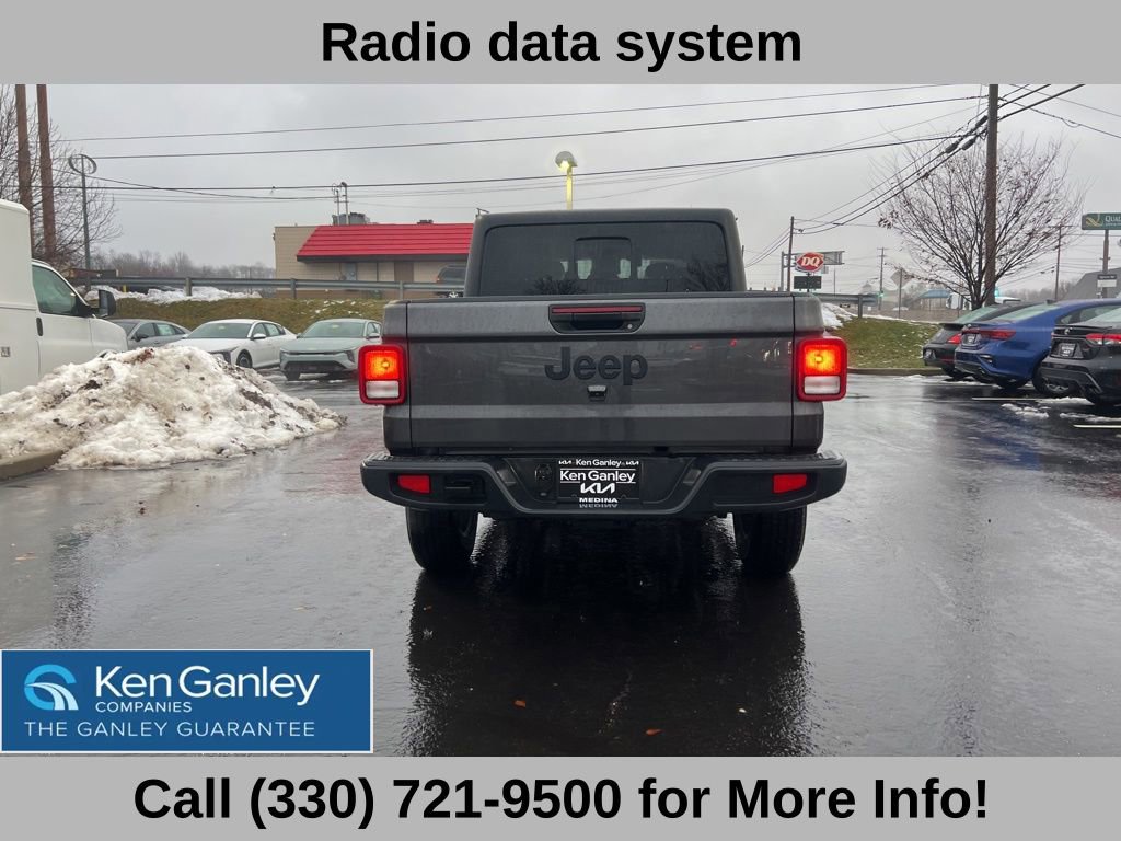Used 2025 Jeep Gladiator Sport image 11