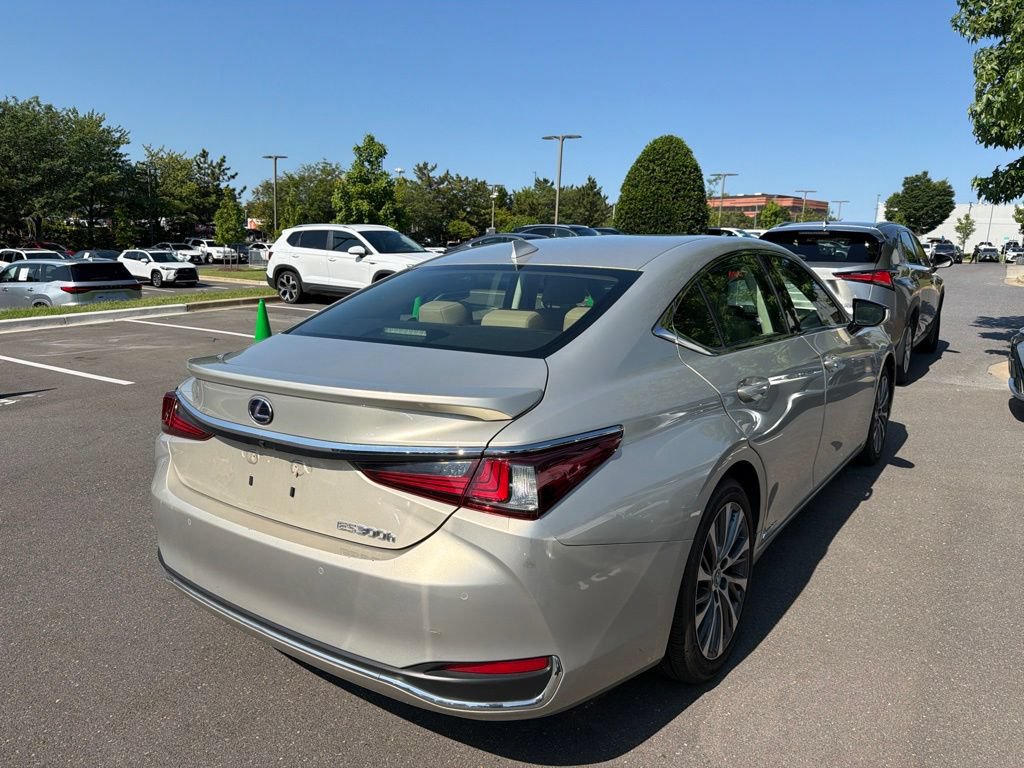 Used 2019 Lexus ES 300h w/ Premium Package FWD image 3