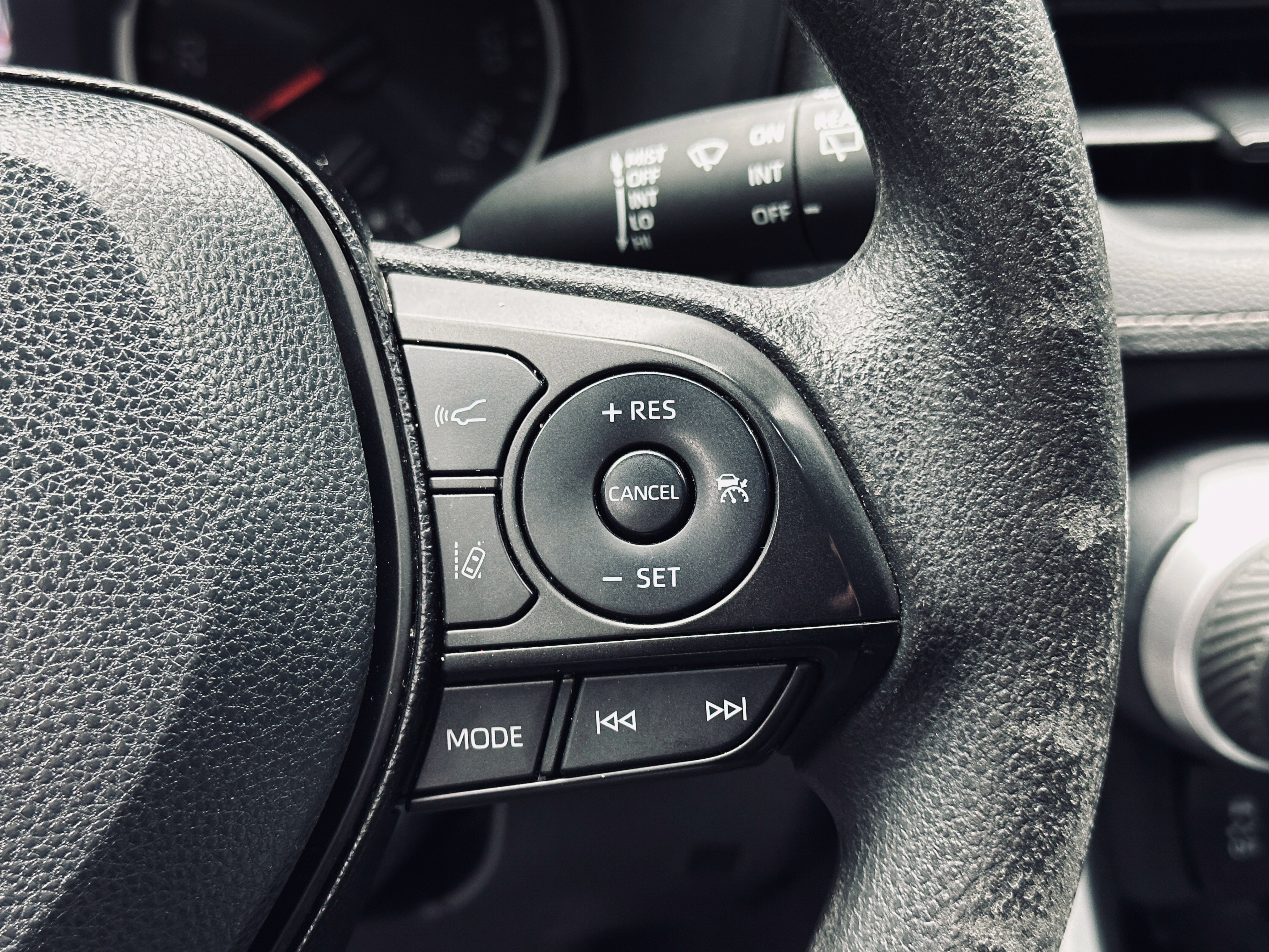 Used 2019 Toyota RAV4 LE w/ Carpet Mat Package FWD image 26