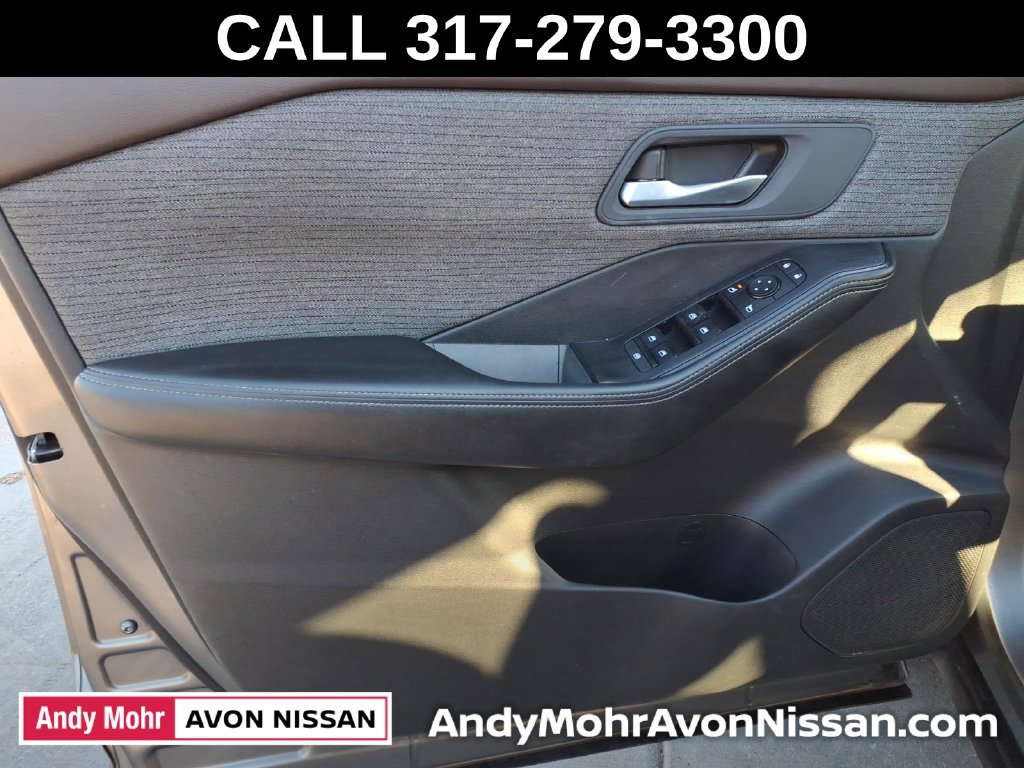 Used 2021 Nissan Rogue SV AWD/4WD image 15