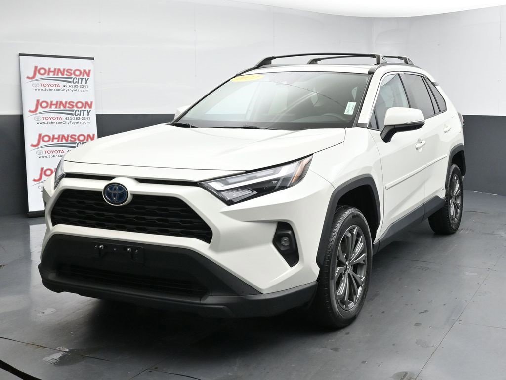Used 2022 Toyota RAV4 XLE Premium image 4