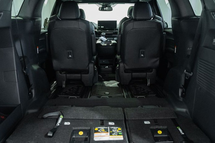 New 2026 Toyota Sienna XLE Woodland Edition AWD/4WD image 19