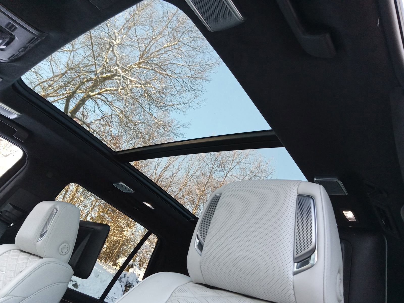 Used 2025 Cadillac Escalade Sport Platinum w/ LPO, ONYX Package image 11