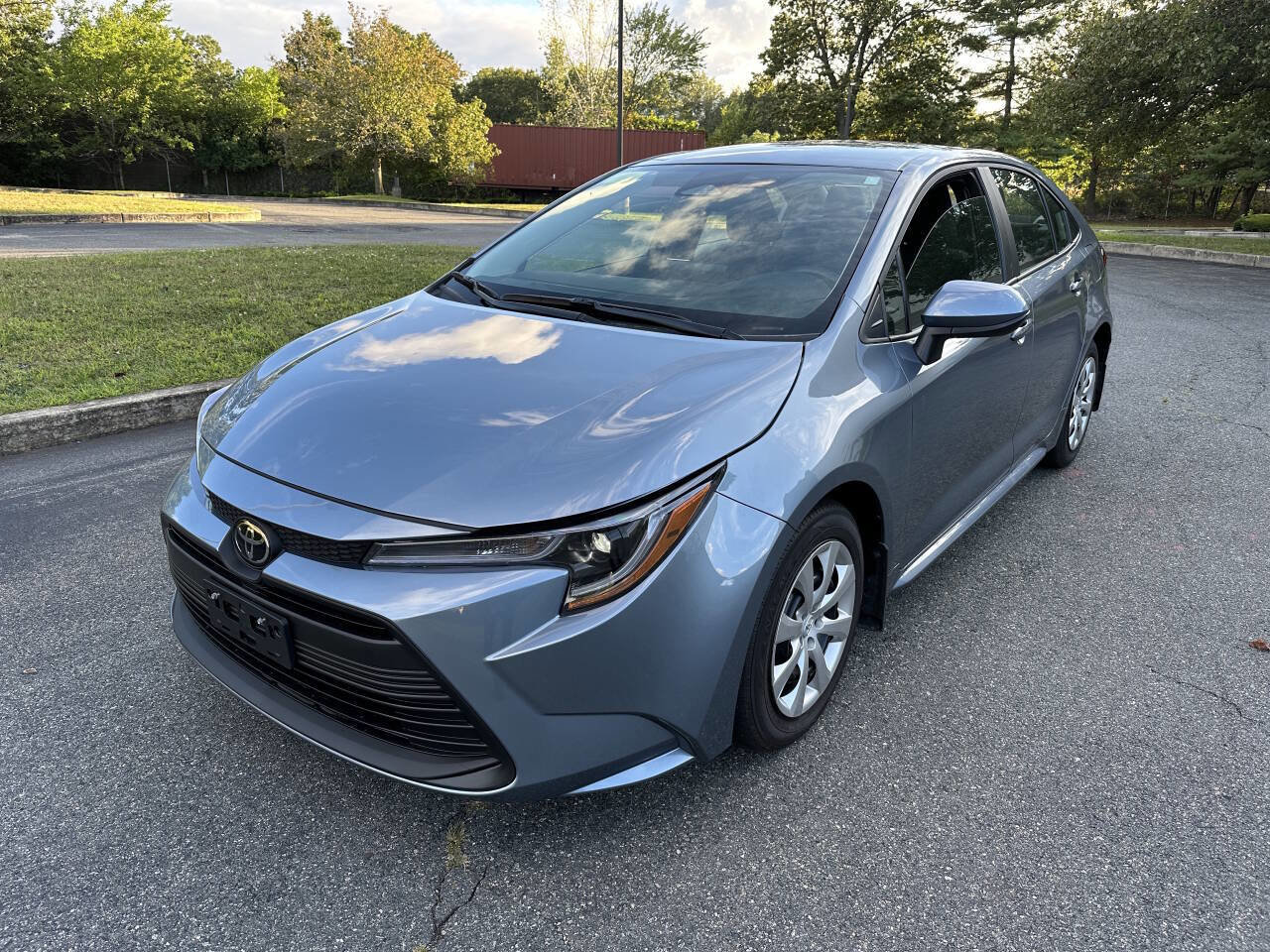 Used 2025 Toyota Corolla LE image 2