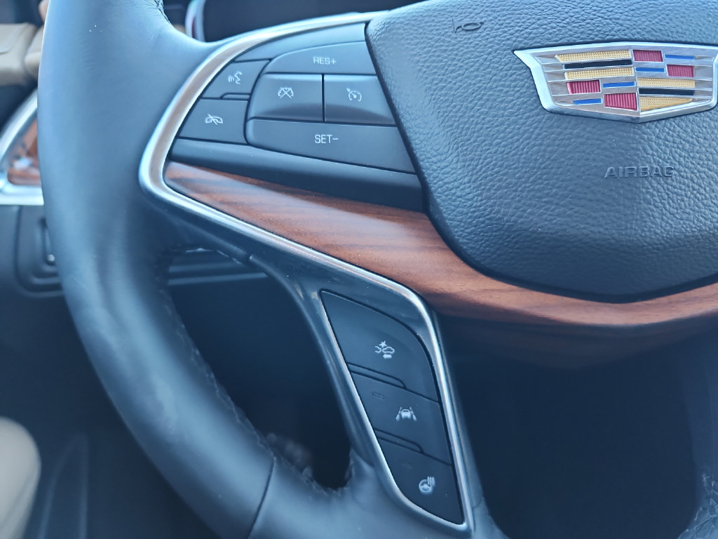 Used 2017 Cadillac XT5 Platinum AWD/4WD image 30