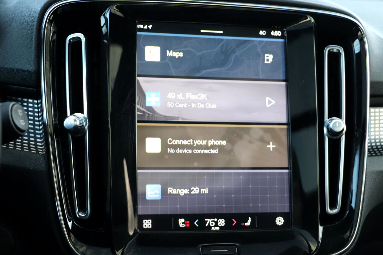 Used 2022 Volvo XC40 P8 Recharge Plus image 21