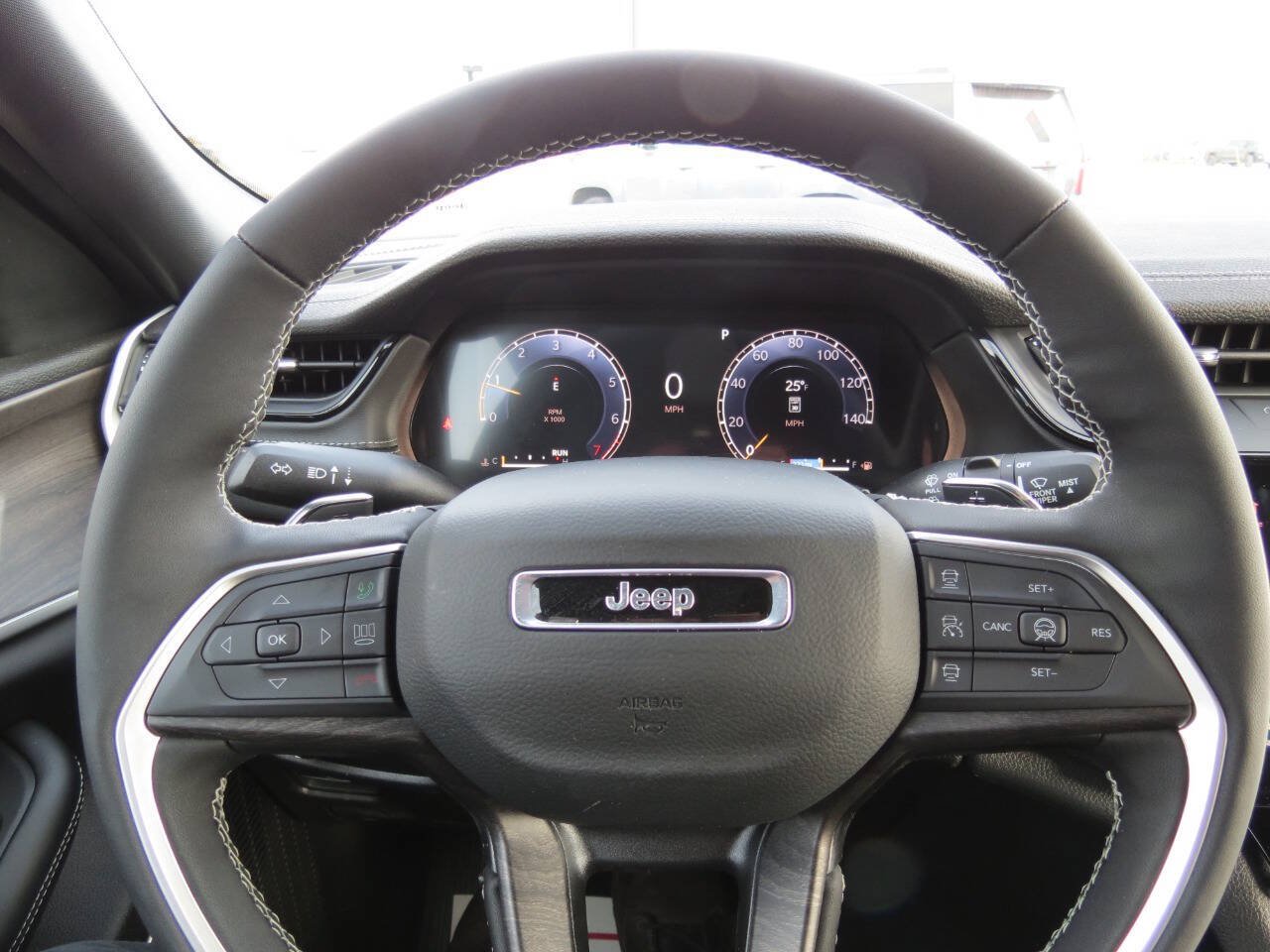 New 2026 Jeep Grand Cherokee Limited w/ Limited Altitude Package AWD/4WD image 11