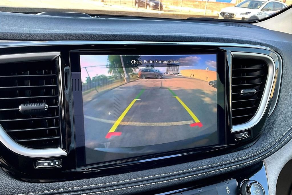 Used 2024 Chrysler Pacifica Limited FWD image 20
