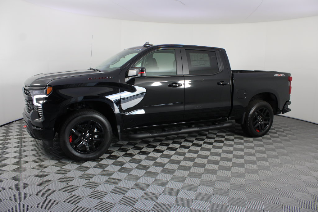 New 2026 Chevrolet Silverado 1500 RST w/ Redline Edition AWD/4WD image 2