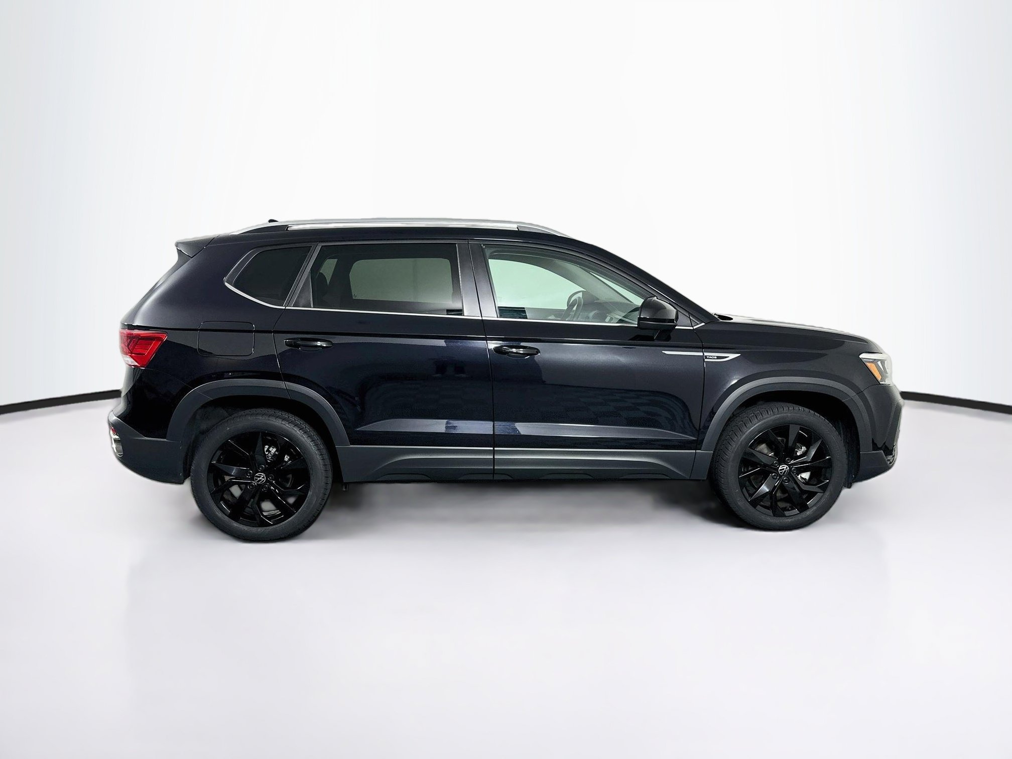 Used 2024 Volkswagen Taos SE FWD image 10