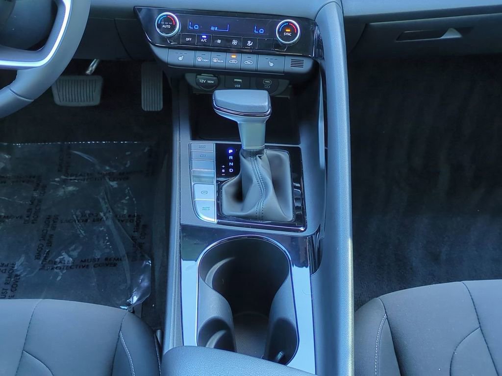 Certified 2025 Hyundai Elantra SEL image 18