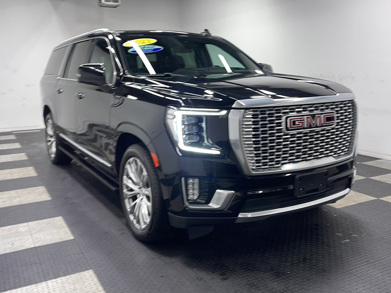 Used 2023 GMC Yukon XL Denali w/ Denali Reserve Package RWD image 24