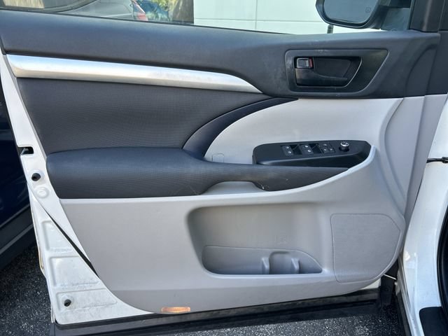 Used 2019 Toyota Highlander LE FWD image 17