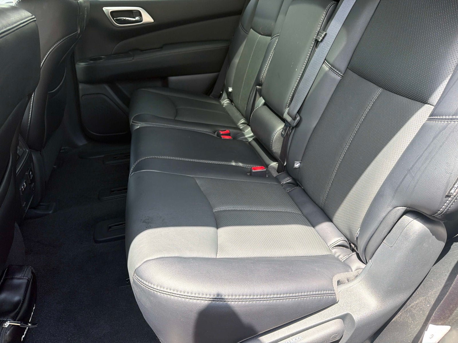 Used 2020 Nissan Pathfinder Platinum AWD/4WD image 17