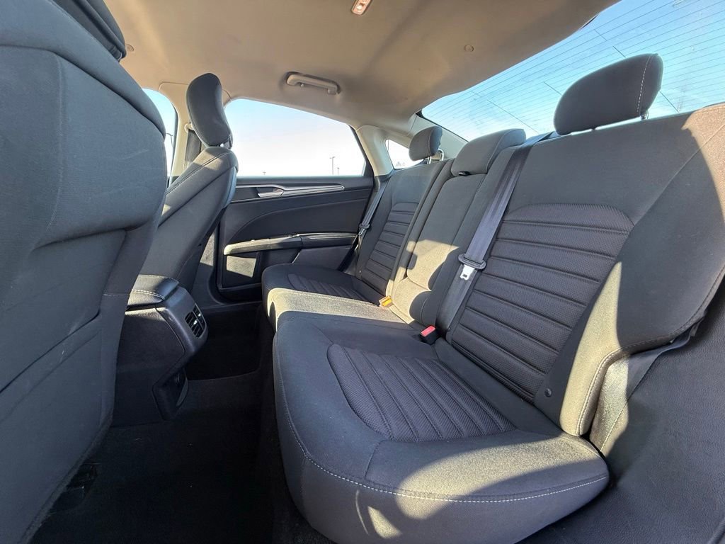 Used 2019 Ford Fusion SE FWD image 24