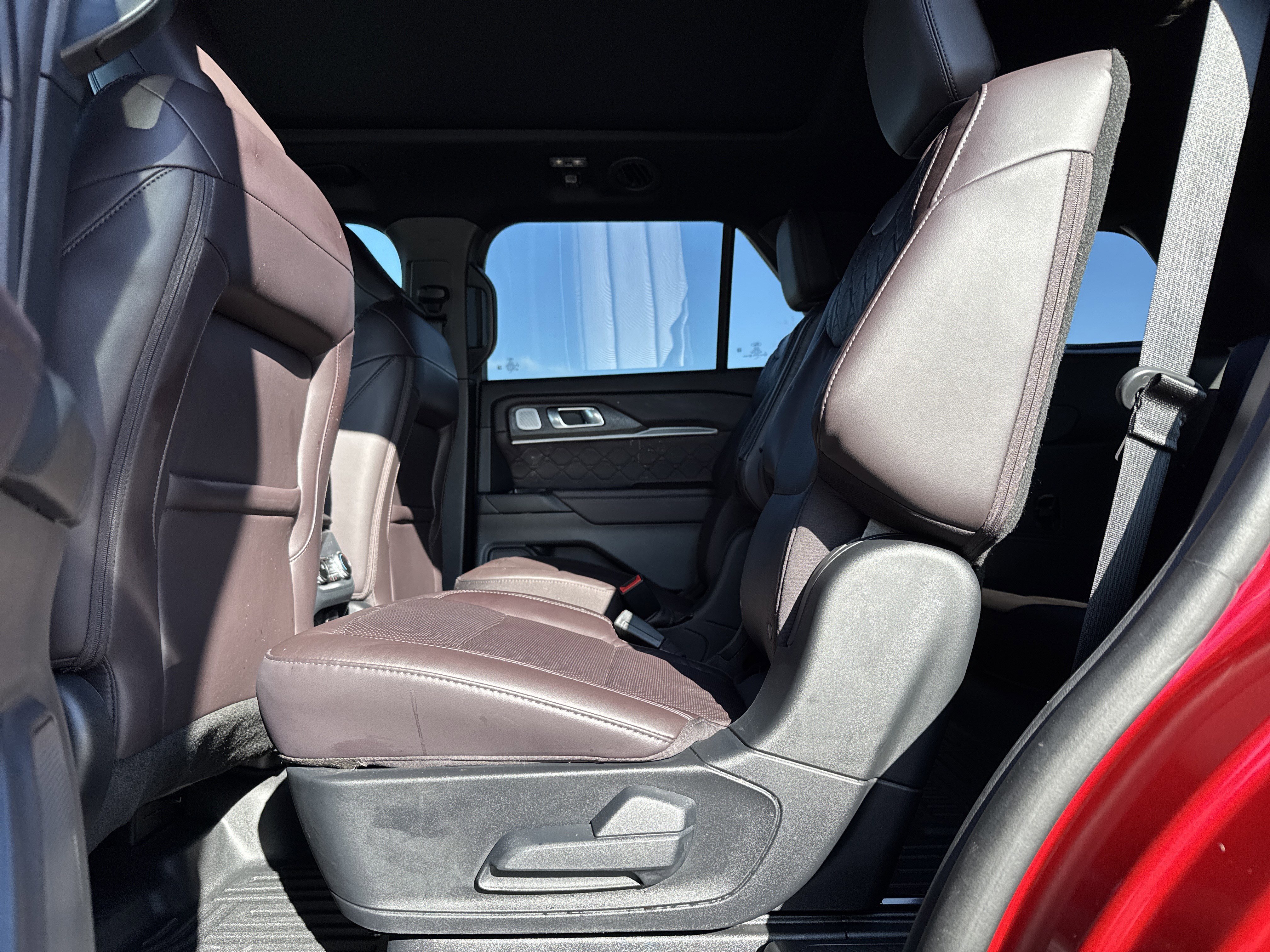 Used 2025 Ford Explorer Platinum w/ LUX Leather Package image 30