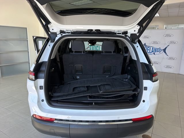 Used 2021 Jeep Grand Cherokee L Laredo w/ Luxury Tech Group I RWD image 10