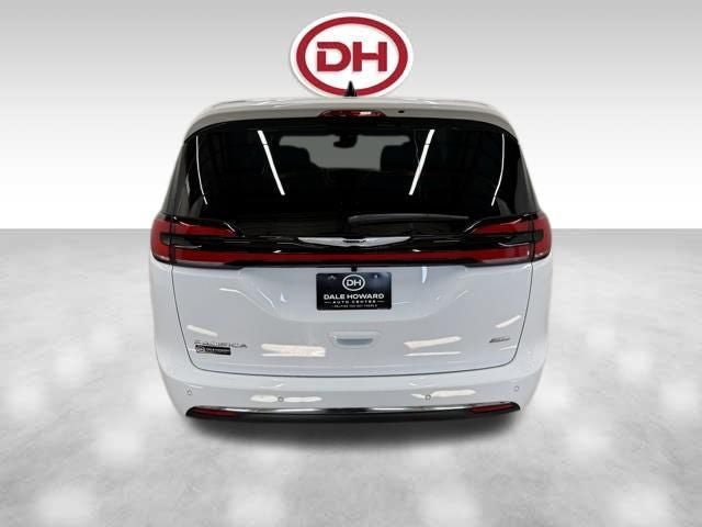New 2026 Chrysler Pacifica Select AWD/4WD image 13