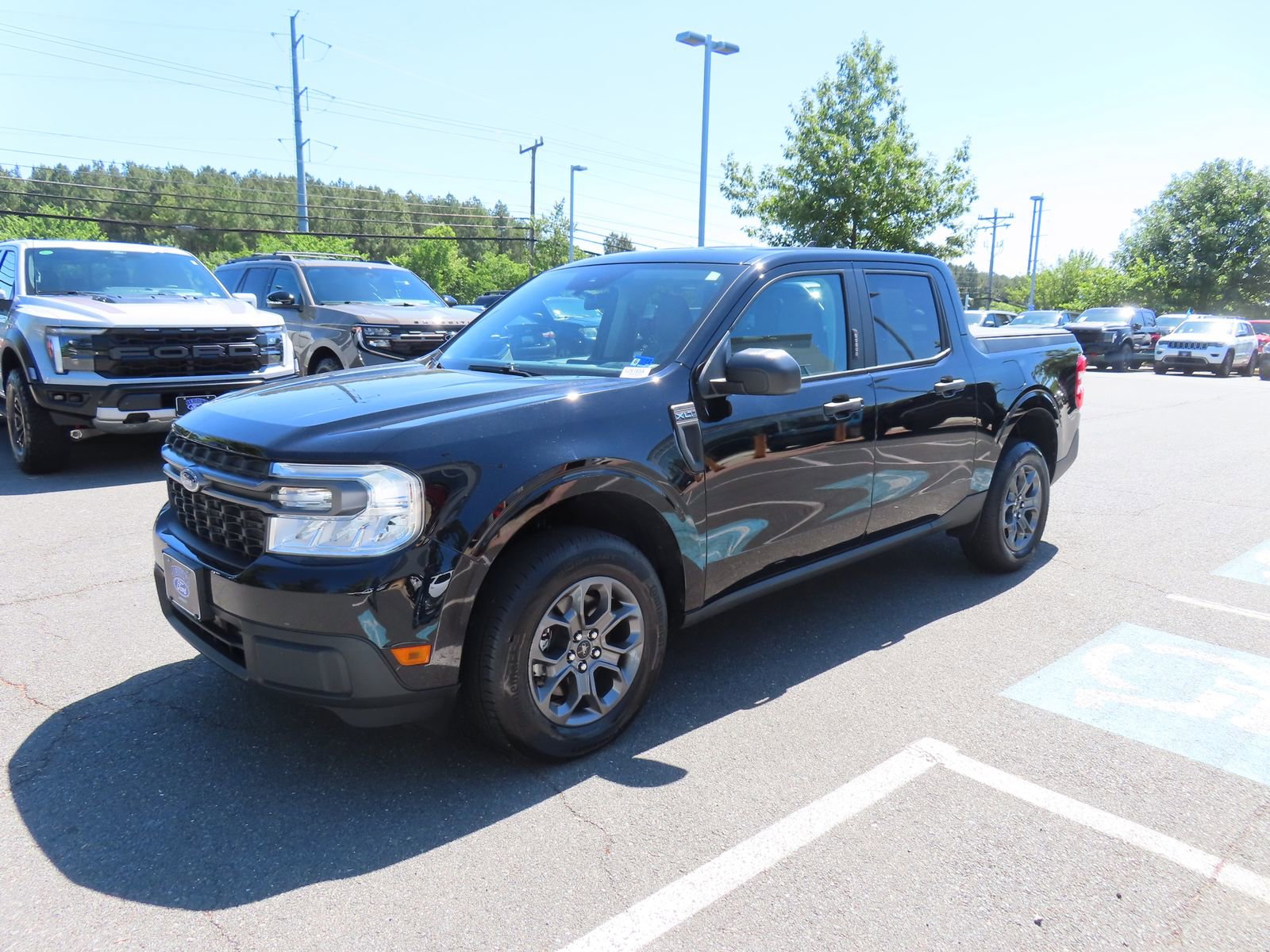 Used 2023 Ford Maverick XLT FWD image 3