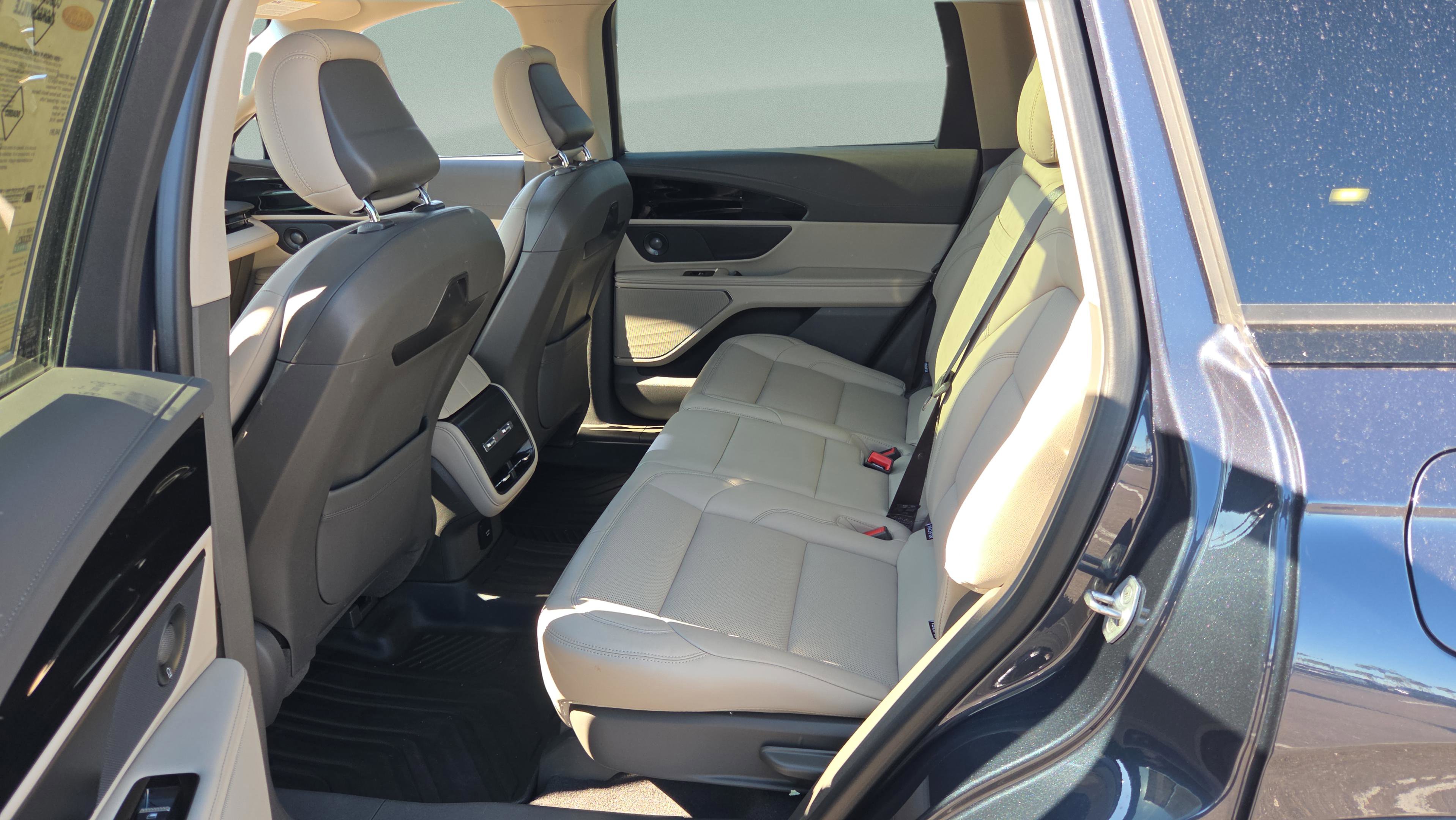 Used 2024 Lincoln Nautilus Premier w/ Equipment Group 102A image 9