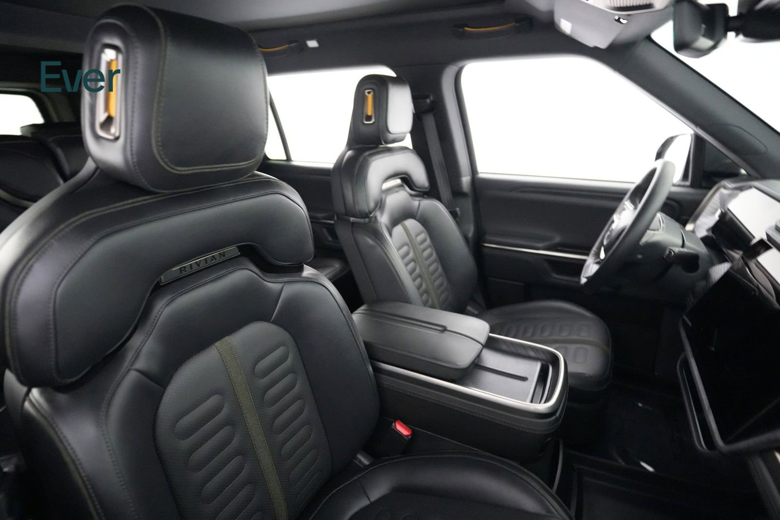 Used 2025 Rivian R1S Adventure image 23