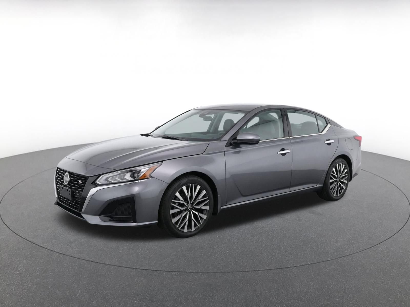 Used 2025 Nissan Altima 2.5 SV FWD image 3