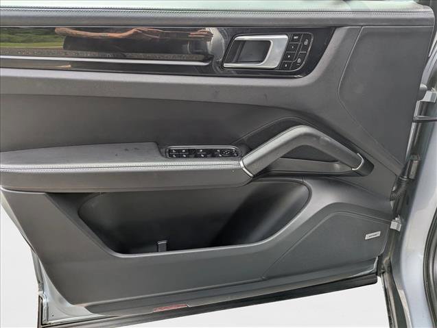 Used 2020 Porsche Cayenne S image 9