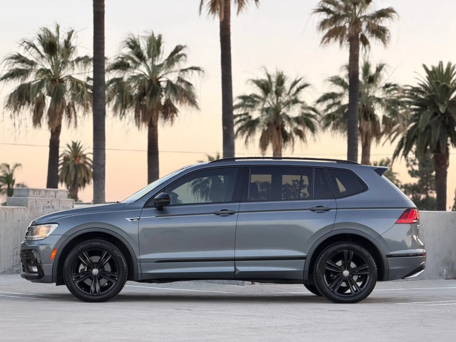 Used 2019 Volkswagen Tiguan SEL Premium R-Line FWD image 8