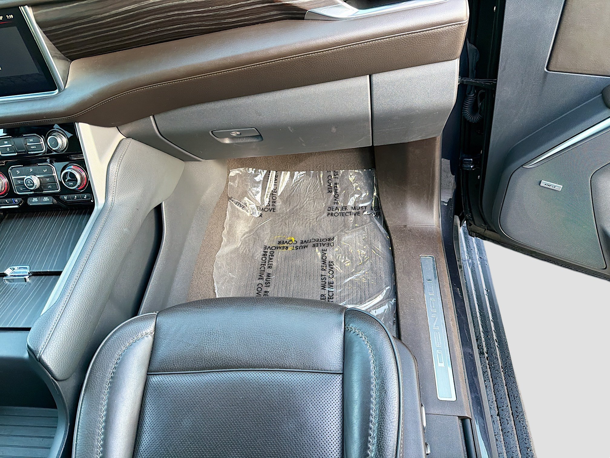 Used 2023 GMC Yukon Denali AWD/4WD image 18