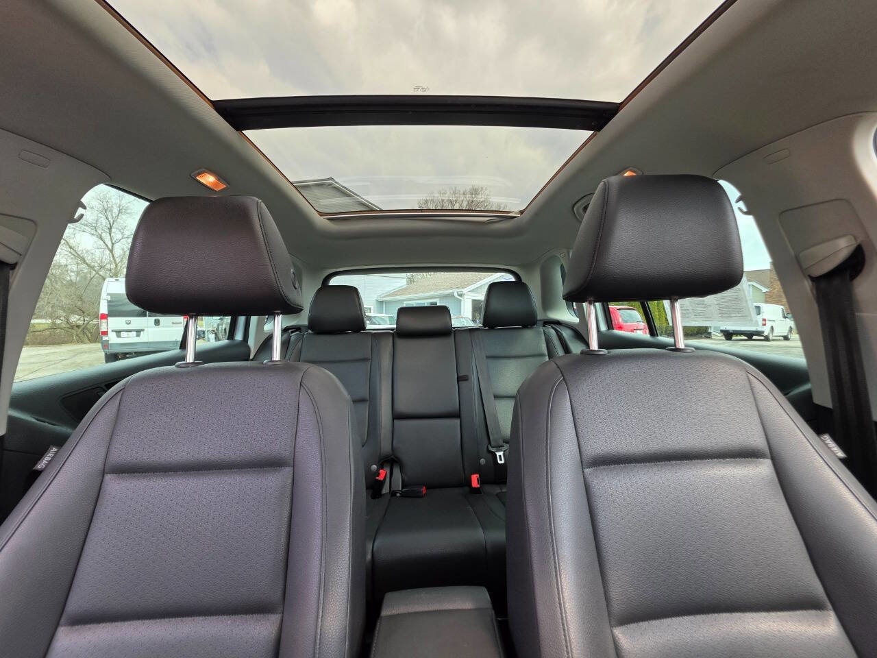 Used 2012 Volkswagen Tiguan SE FWD image 18