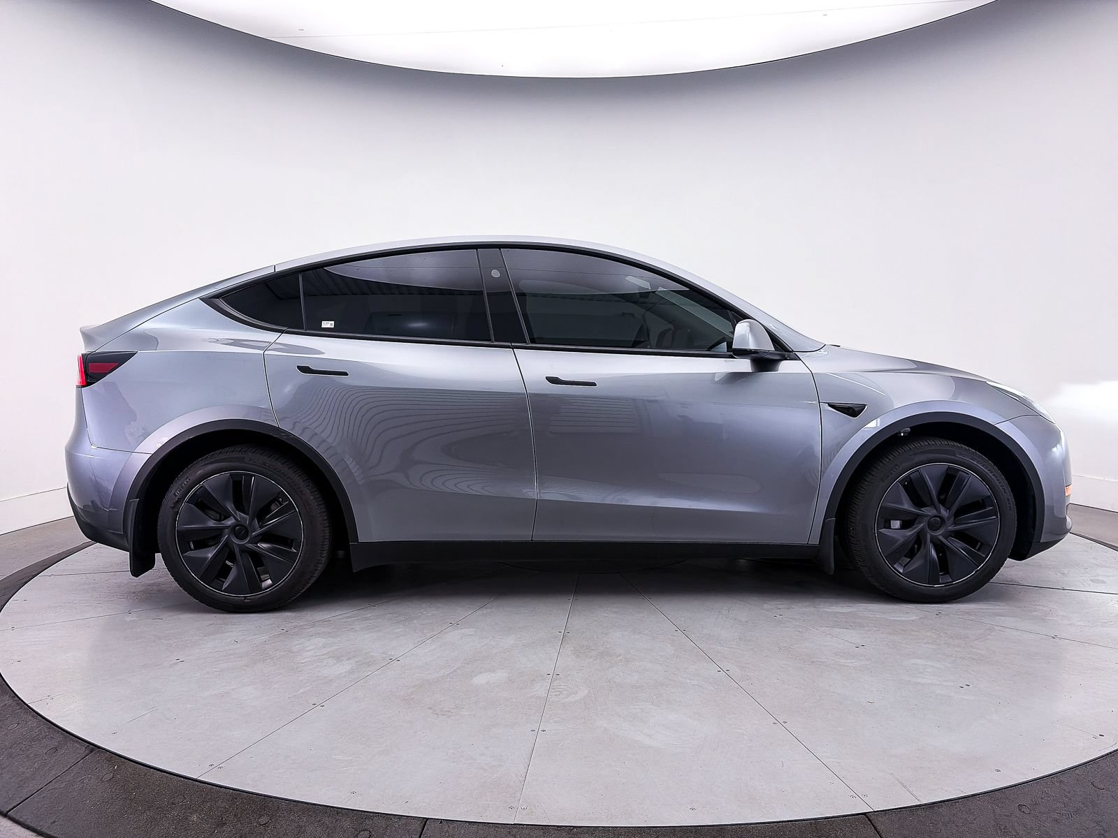 Used 2025 Tesla Model Y Long Range RWD image 38