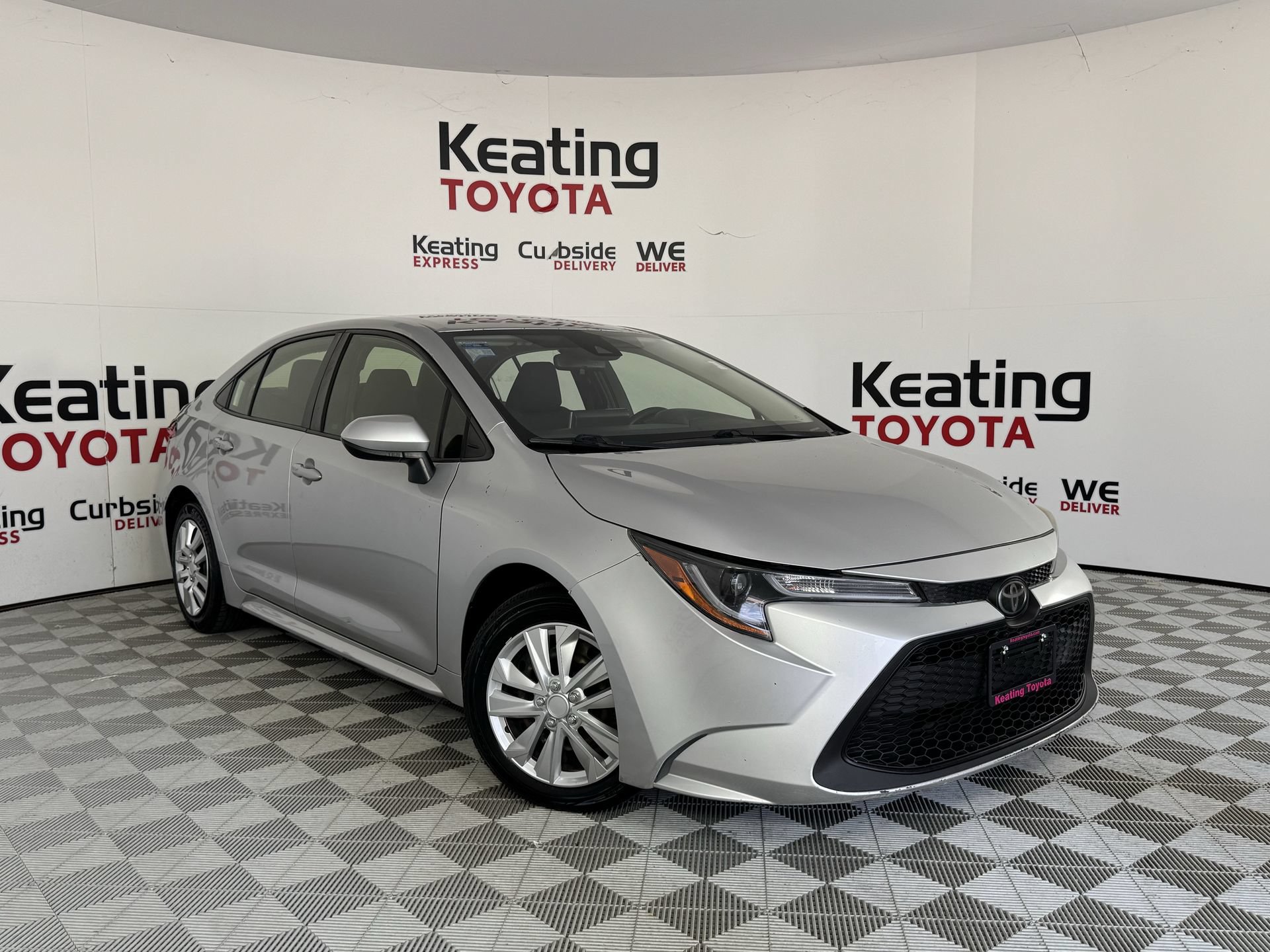 Used 2020 Toyota Corolla LE FWD image 3
