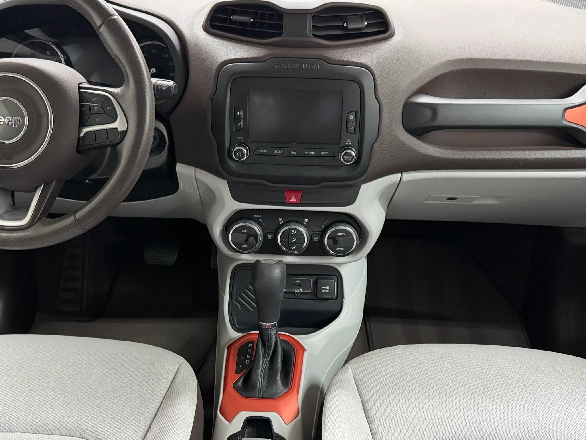 Used 2017 Jeep Renegade Latitude FWD image 78