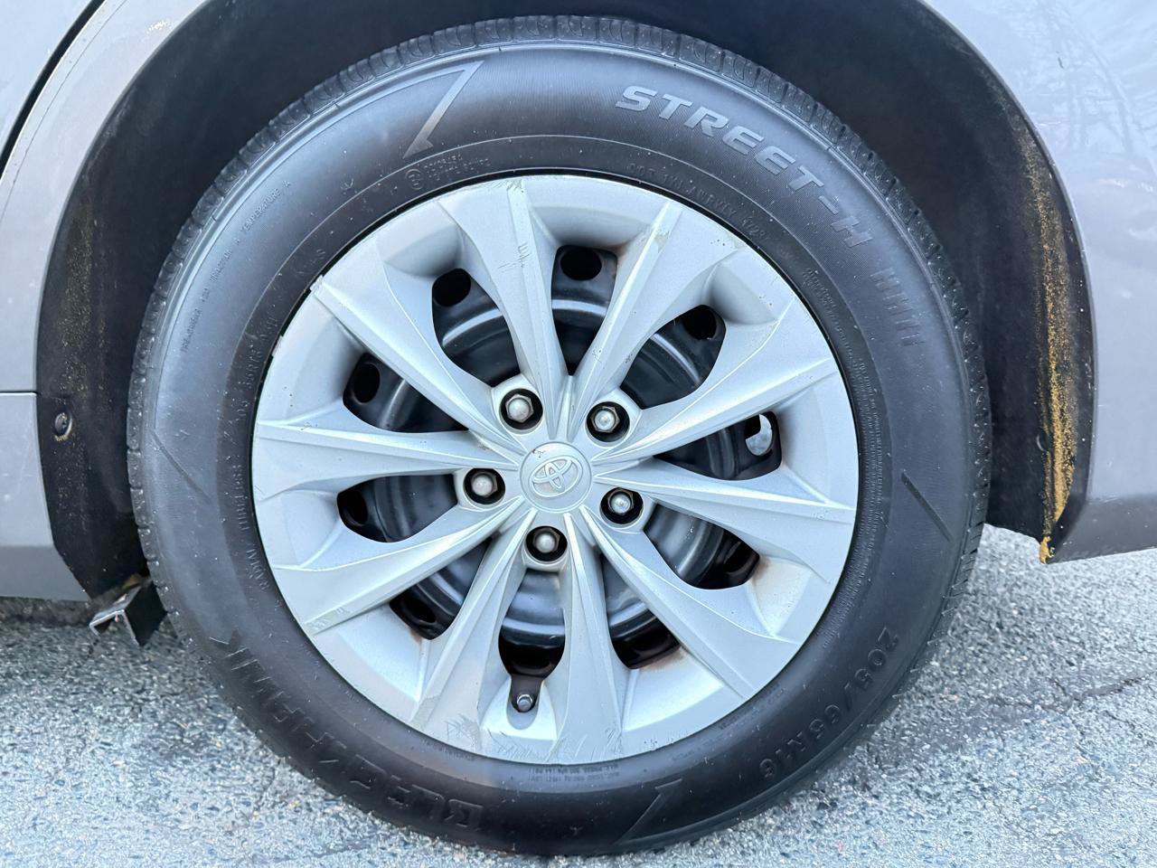 Used 2015 Toyota Camry LE FWD image 19