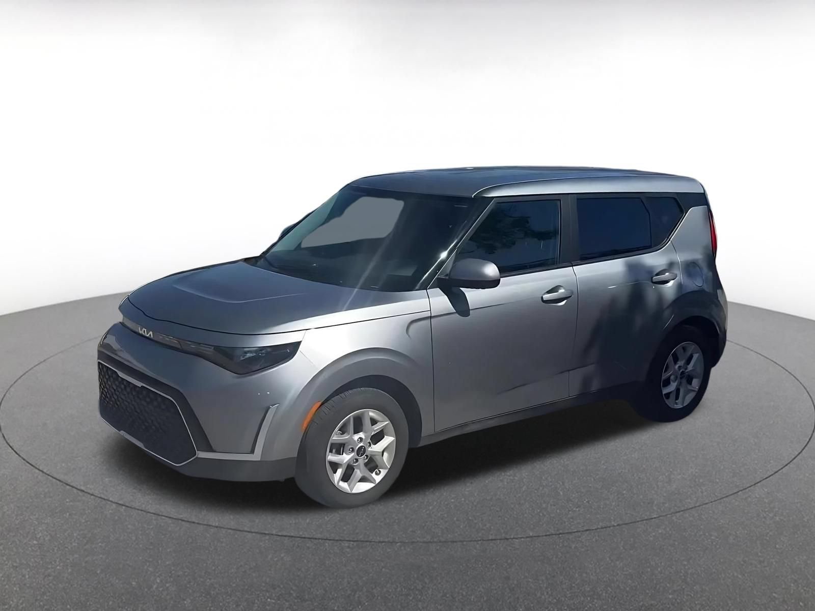 Used 2025 Kia Soul LX w/ LX Technology Package FWD image 7