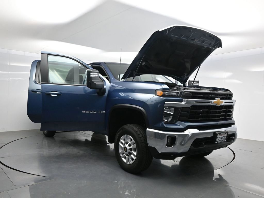 Used 2025 Chevrolet Silverado 2500 LT w/ Convenience Package AWD/4WD image 40