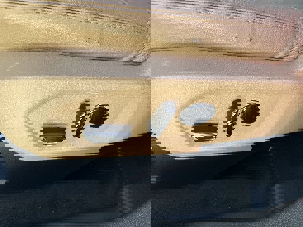 Used 2016 Ford Explorer XLT w/ Equipment Group 202A image 16