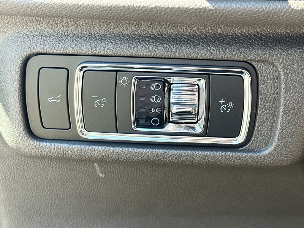 Used 2024 Lincoln Corsair AWD w/ Equipment Group 101A image 11