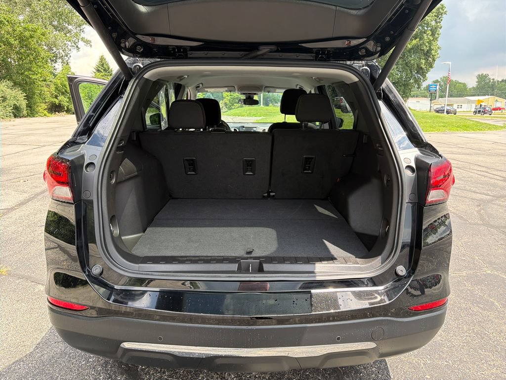 Used 2024 Chevrolet Equinox LT FWD image 27