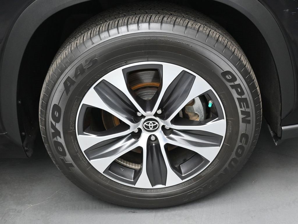 Used 2021 Toyota Highlander XLE image 39