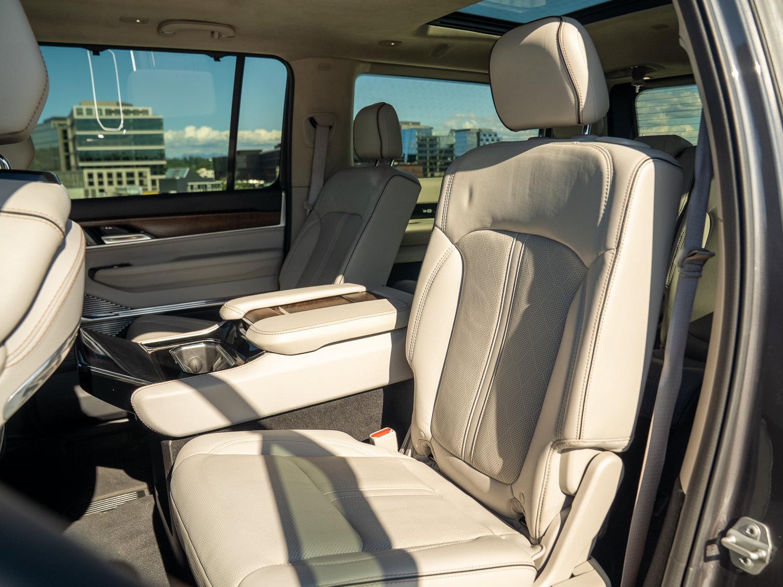 Used 2023 Jeep Grand Wagoneer Series II AWD/4WD image 25