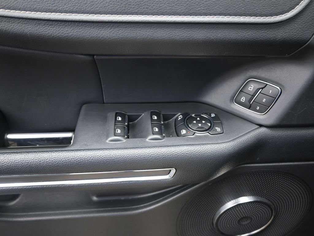 Used 2023 Ford Expedition XLT image 17