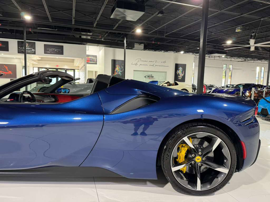 Used 2023 Ferrari SF90 Spider image 45