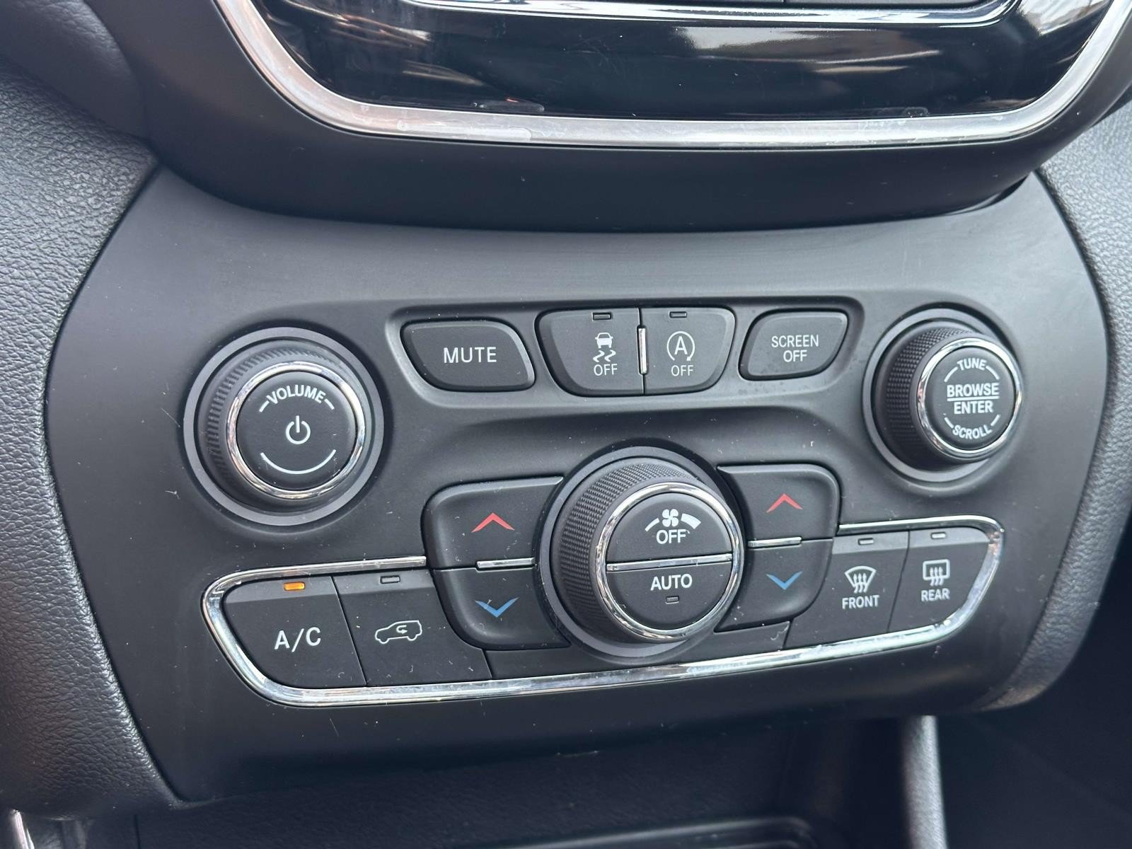 Certified 2020 Jeep Cherokee Limited AWD/4WD image 26