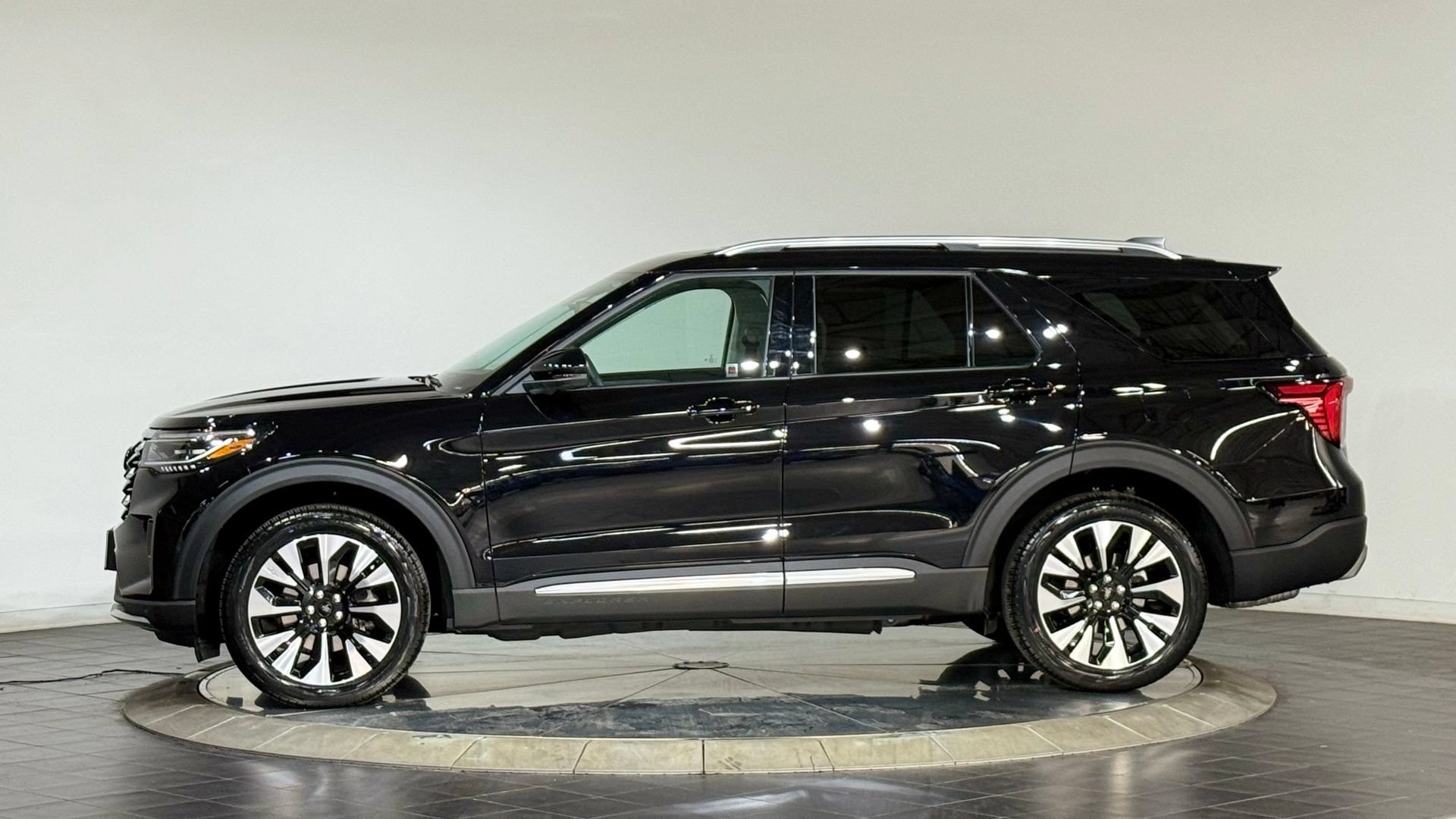 New 2026 Ford Explorer Platinum w/ LUX Leather Package AWD/4WD image 6
