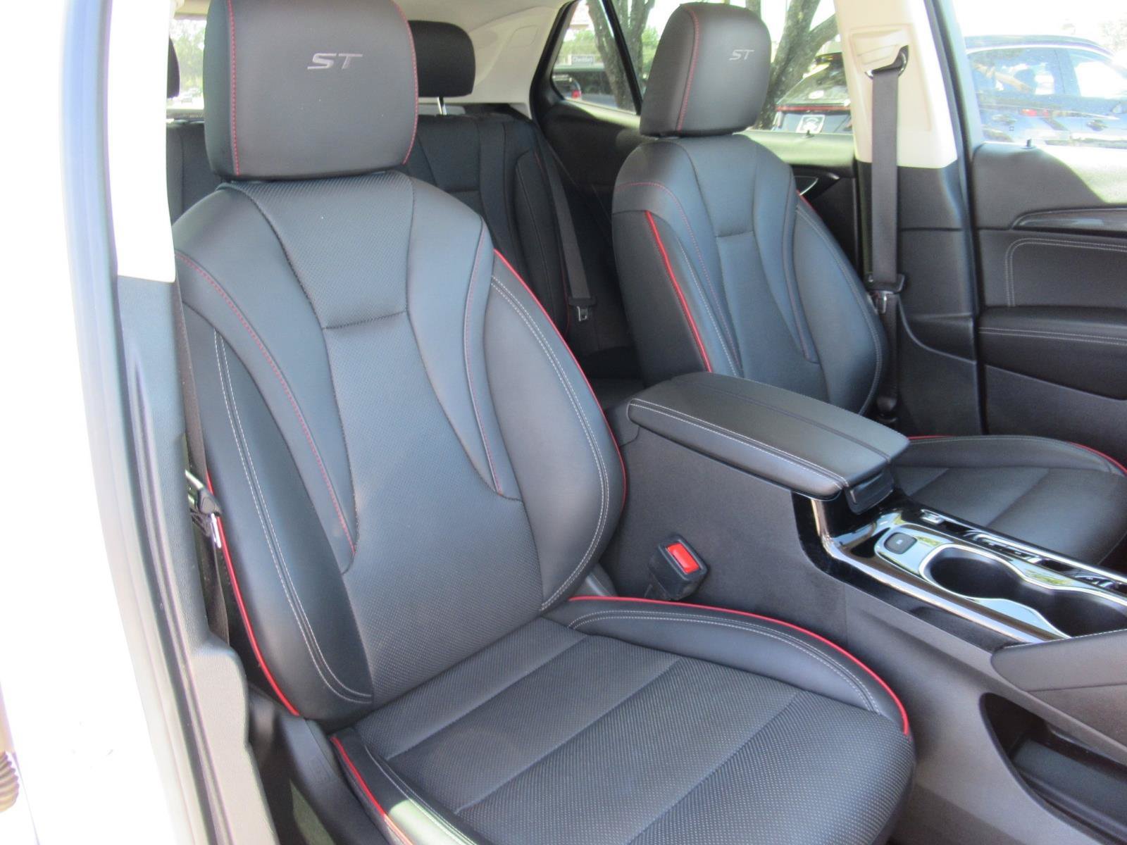 Used 2023 Buick Envision Essence w/ Sport Touring Package AWD/4WD image 9