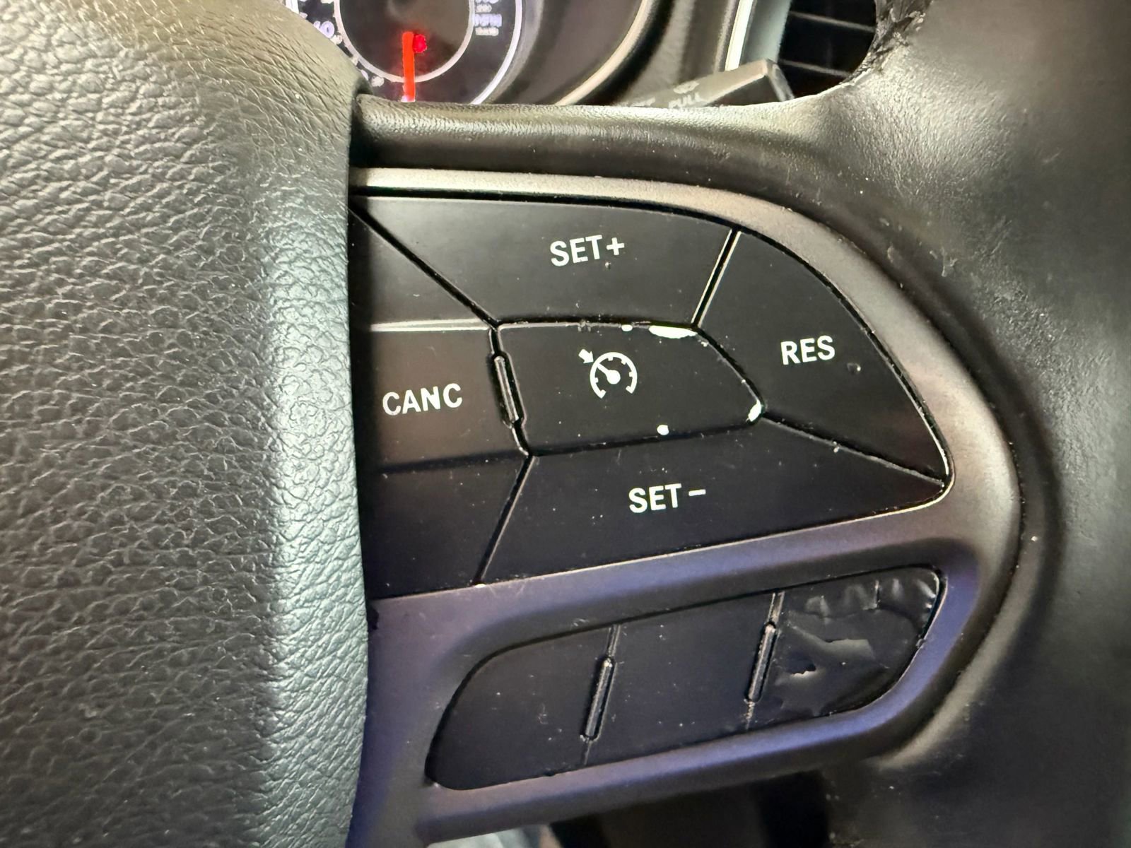 Used 2019 Jeep Cherokee Latitude Plus w/ Comfort/Convenience Group image 23