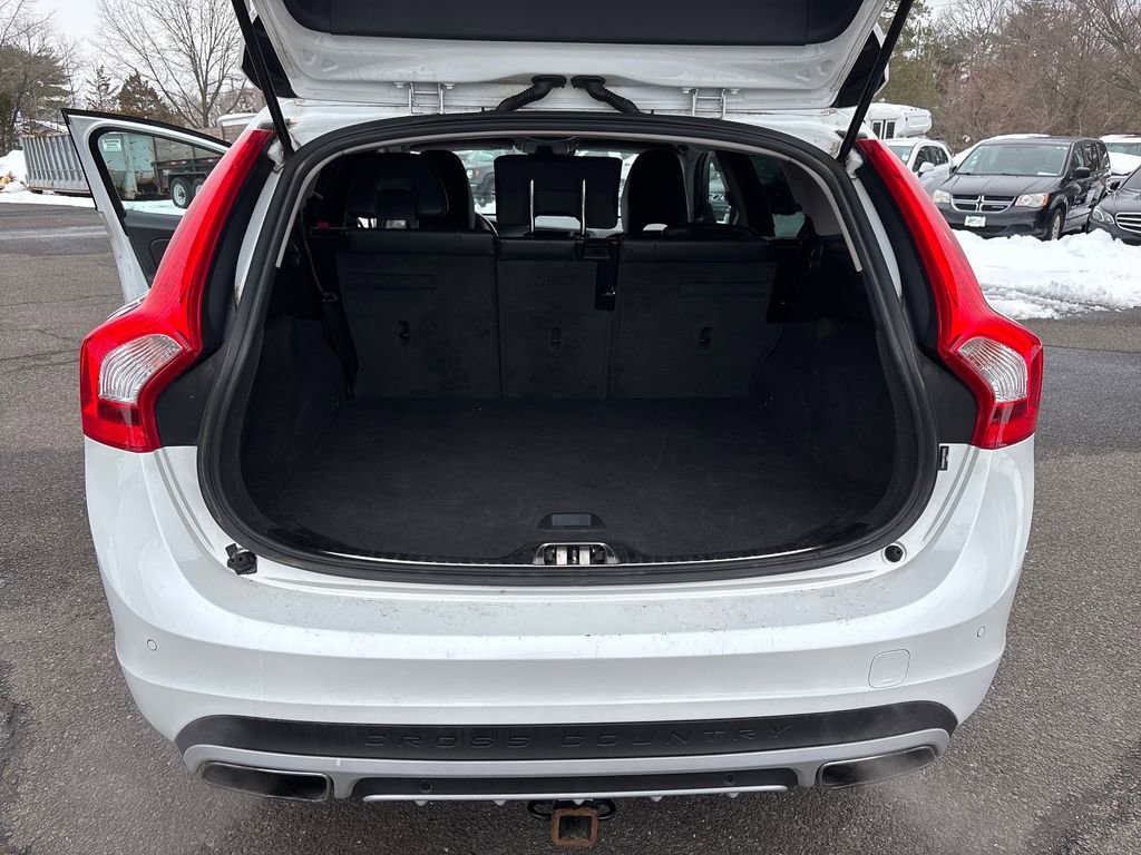 Used 2018 Volvo V60 T5 Cross Country w/ Convenience Package image 19