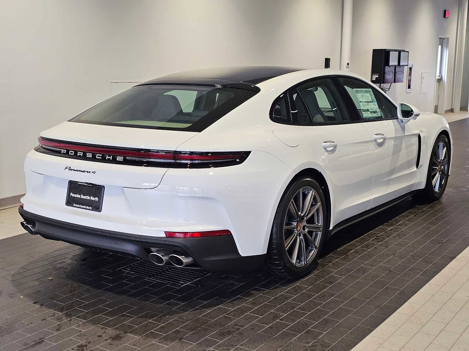 Used 2025 Porsche Panamera 4 image 7