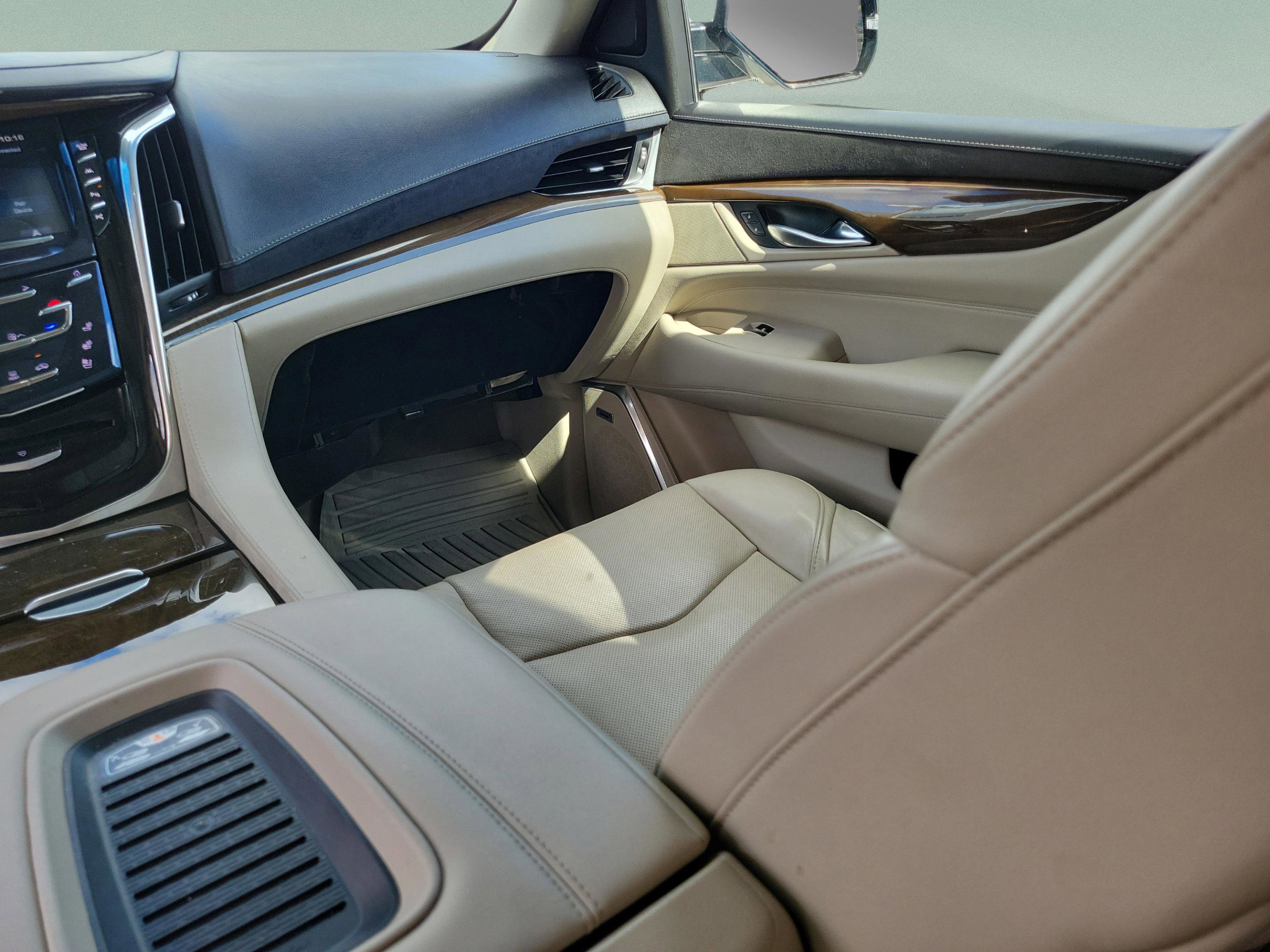 Used 2019 Cadillac Escalade Premium Luxury AWD/4WD image 10